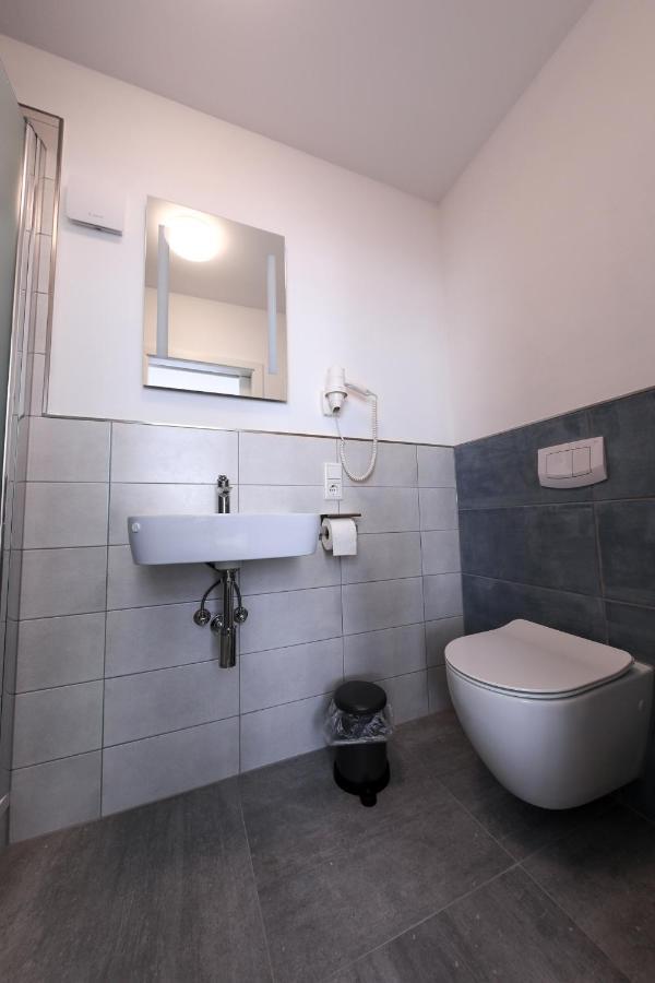 Hotel 24/7 selfcheckin Schmiedestrasse Leer  Exterior foto
